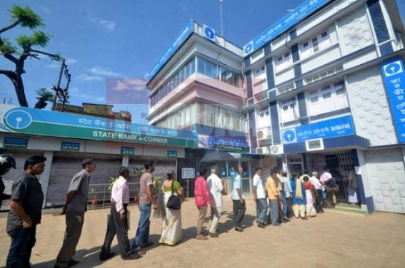 Long queues at banks in Agartala for exchanging notes 